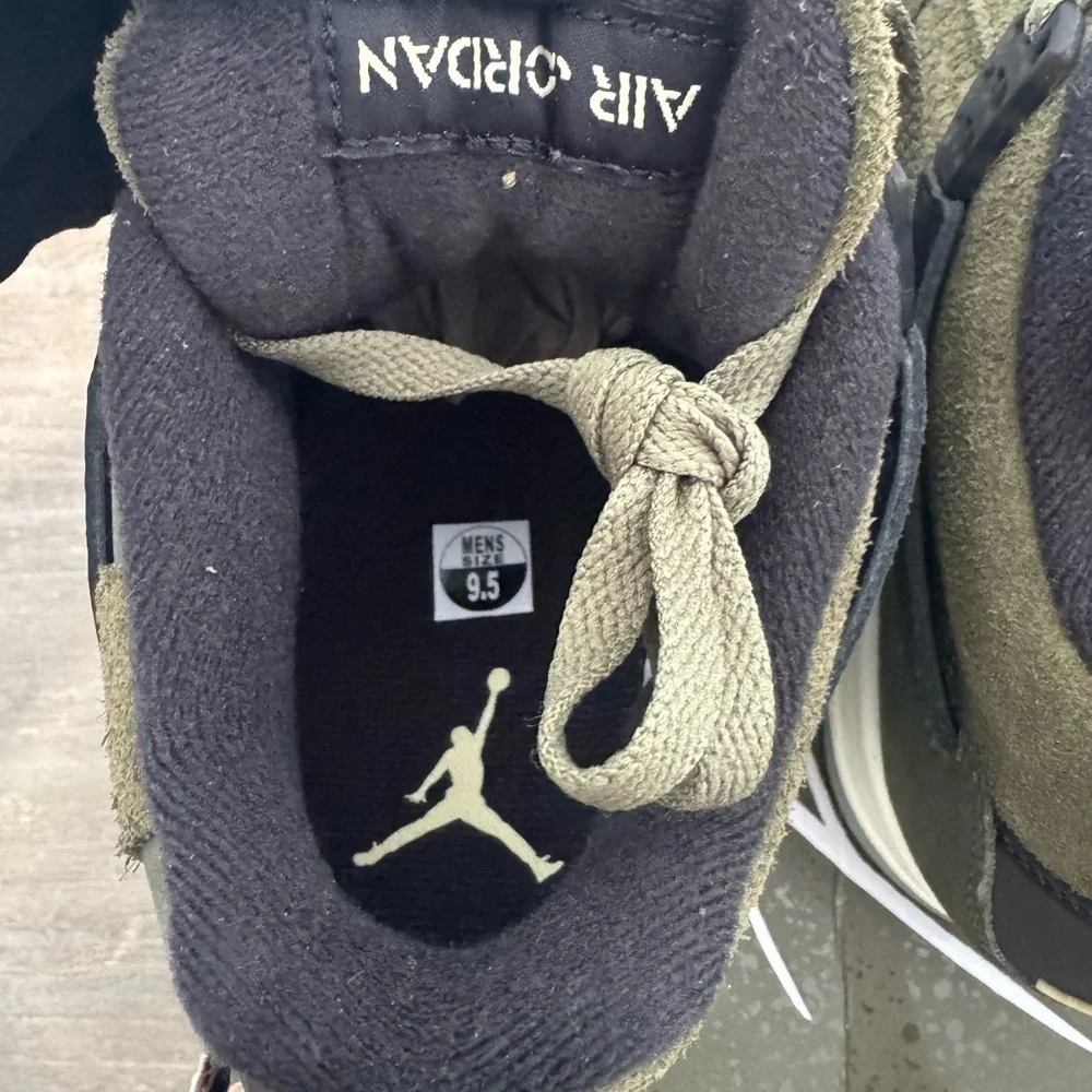 Air Jordan 4 Retro Olive and Black Sneakers | Never Worn | FB9927 200